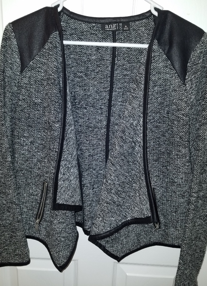 Ana edgy black tweed blazer.